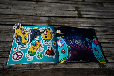 STICKER MAG by Dennis Gabbana & Ly Da Buddah