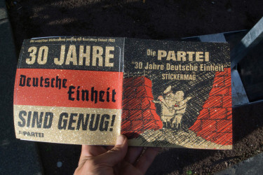 Die PARTEI Stickermag - 30 Jahre Einheit sind genug!