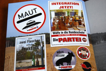 Die PARTEI Stickermag - 30 Jahre Einheit sind genug!