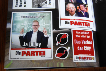 Die PARTEI Stickermag - 30 Jahre Einheit sind genug!